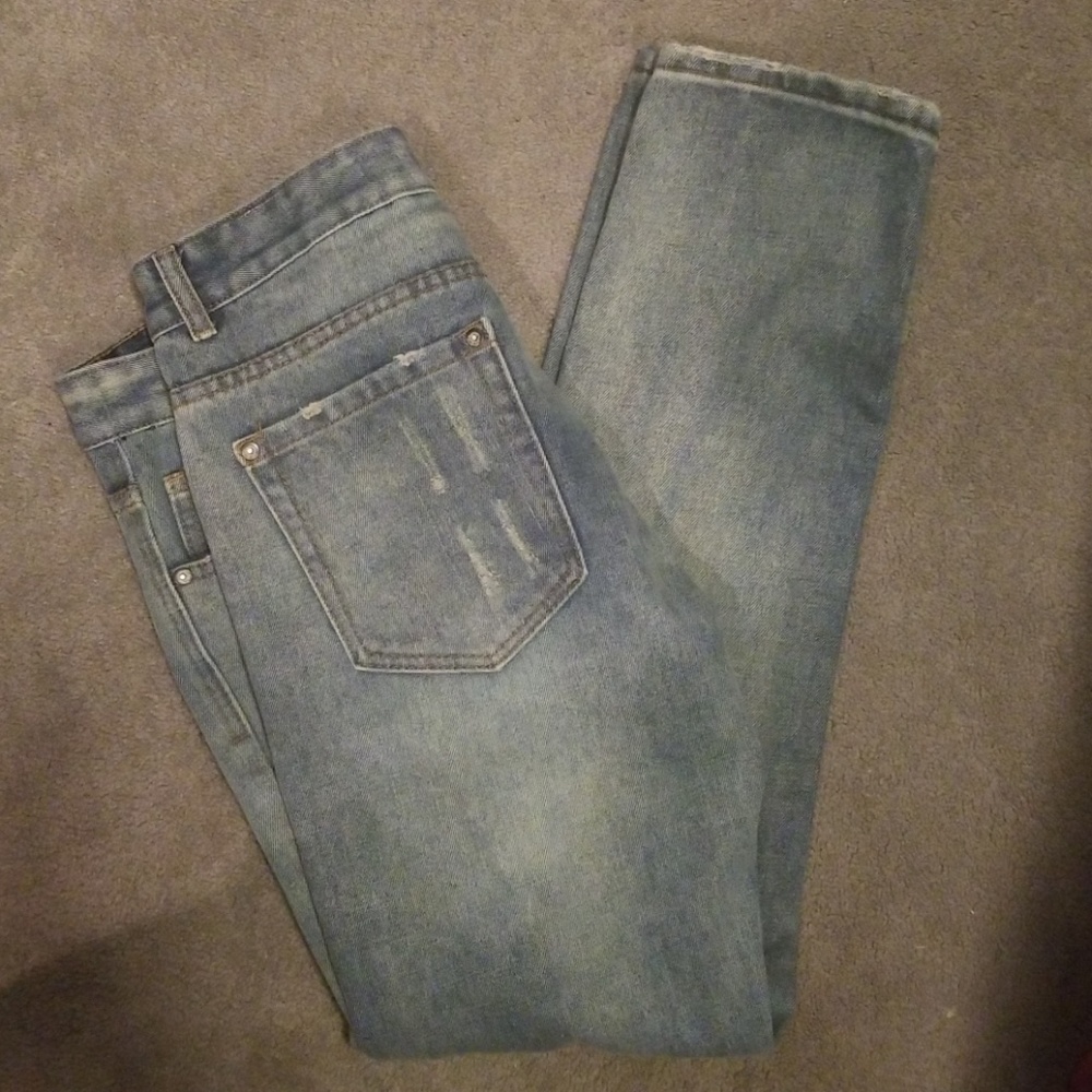 Distressed Jeans - Picture 3 of 4